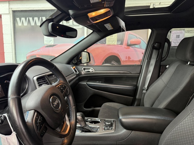 2018 Jeep GRAND CHEROKEE LAREDO