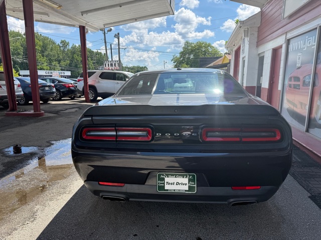 2017 Dodge CHALLENGER SXT