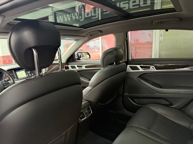 2015 Hyundai GENESIS