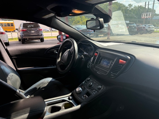 2015 Chrysler 200 SPORT