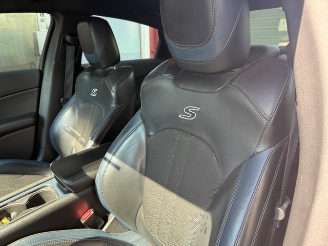 2015 Chrysler 200 SPORT