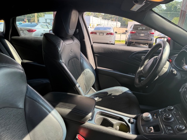 2015 Chrysler 200 SPORT