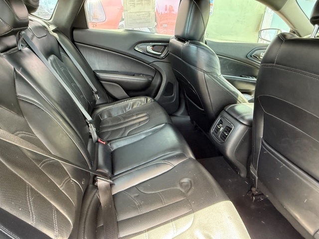 2015 Chrysler 200 SPORT