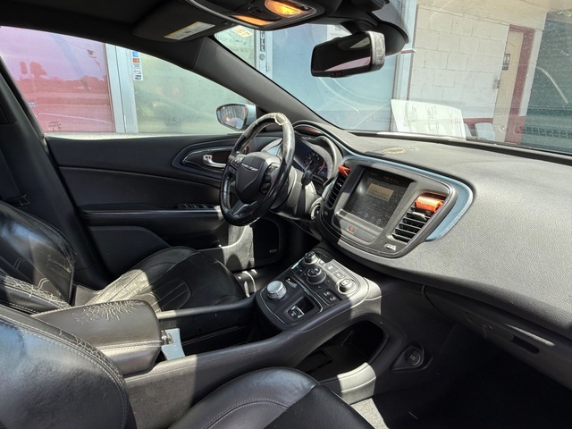 2015 Chrysler 200 SPORT