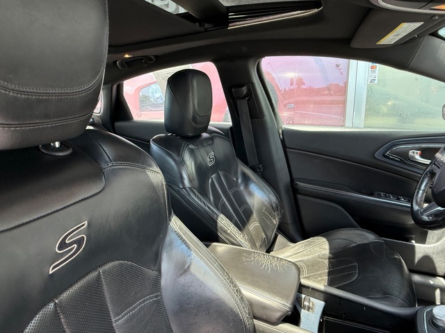 2015 Chrysler 200 SPORT