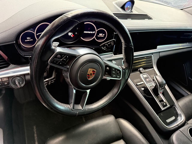 2017 Porsche PANAMERA 2