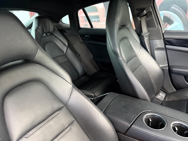 2017 Porsche PANAMERA 2