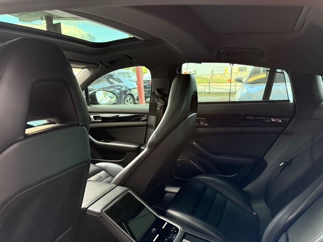 2017 Porsche PANAMERA 2