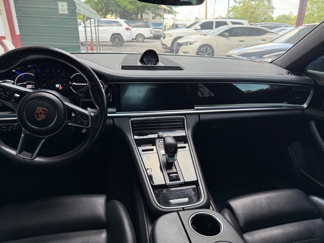 2017 Porsche PANAMERA 2
