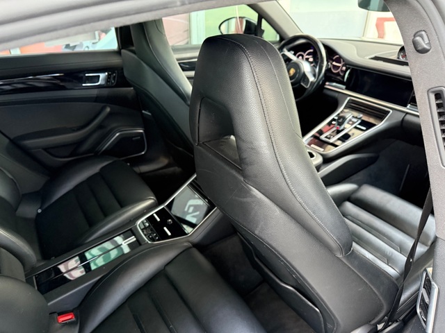 2017 Porsche PANAMERA 2