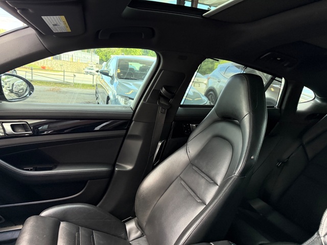 2017 Porsche PANAMERA 2
