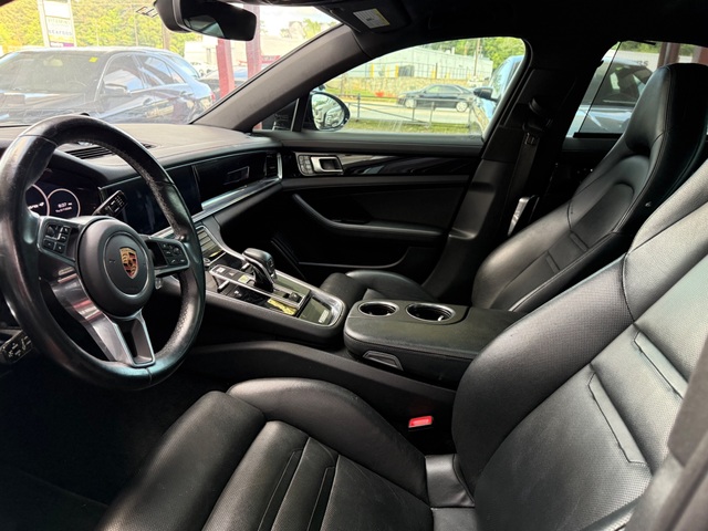 2017 Porsche PANAMERA 2