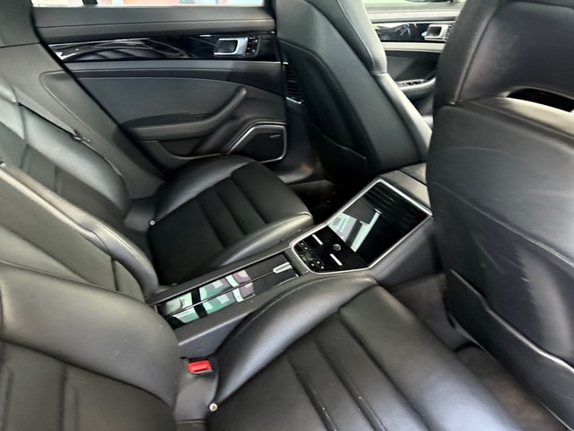 2017 Porsche PANAMERA 2