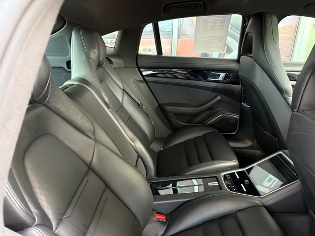2017 Porsche PANAMERA 2