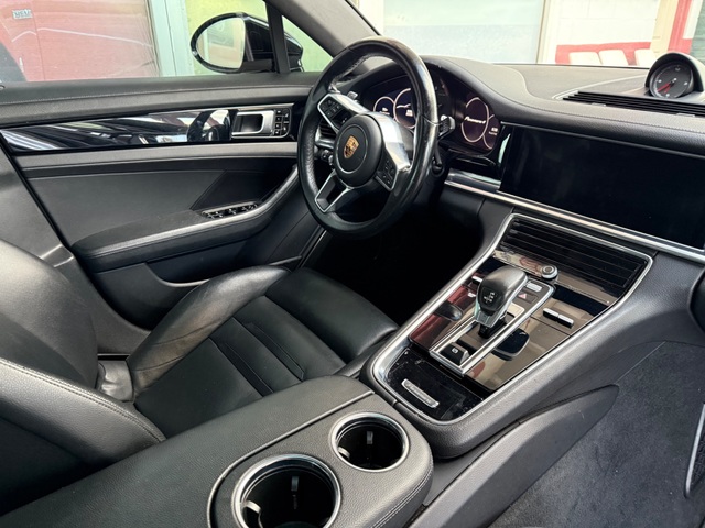 2017 Porsche PANAMERA 2