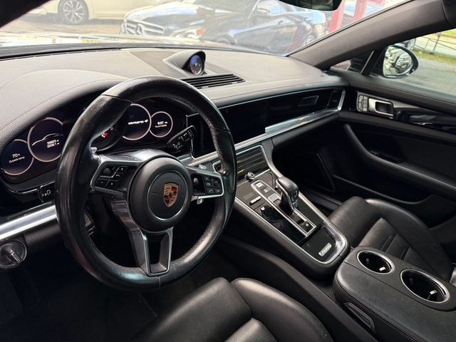 2017 Porsche PANAMERA 2
