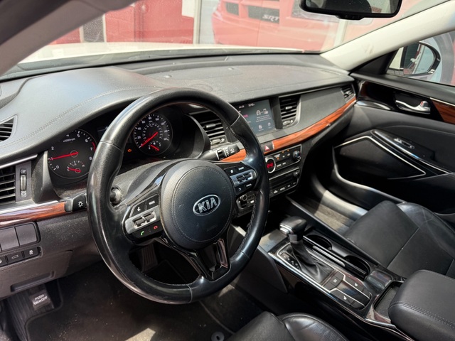 2017 Kia CADENZA PREMIUM
