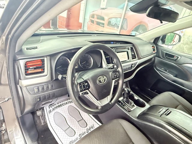 2017 Toyota HIGHLANDER LE