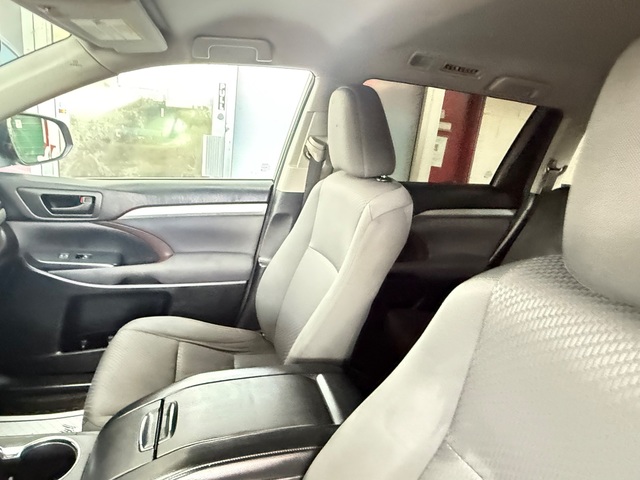 2017 Toyota HIGHLANDER LE