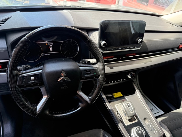 2022 Mitsubishi OUTLANDER LAUNCH EDITION
