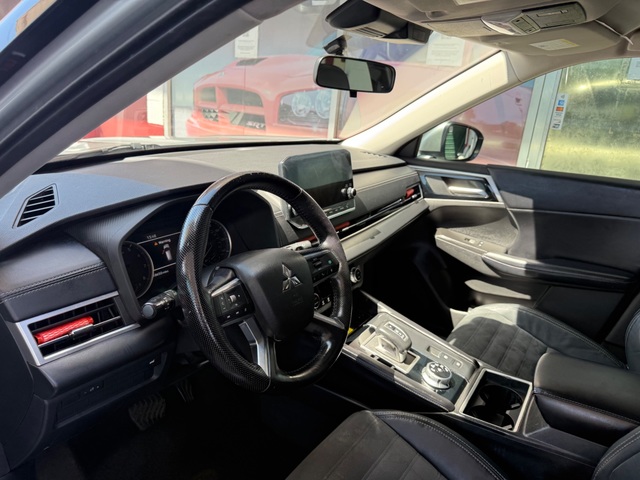 2022 Mitsubishi OUTLANDER LAUNCH EDITION