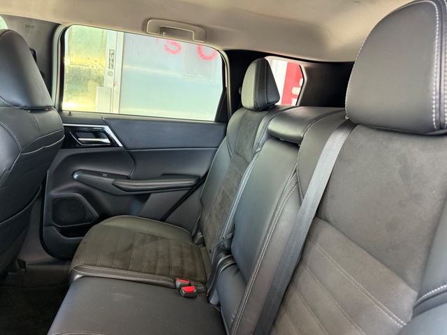 2022 Mitsubishi OUTLANDER LAUNCH EDITION