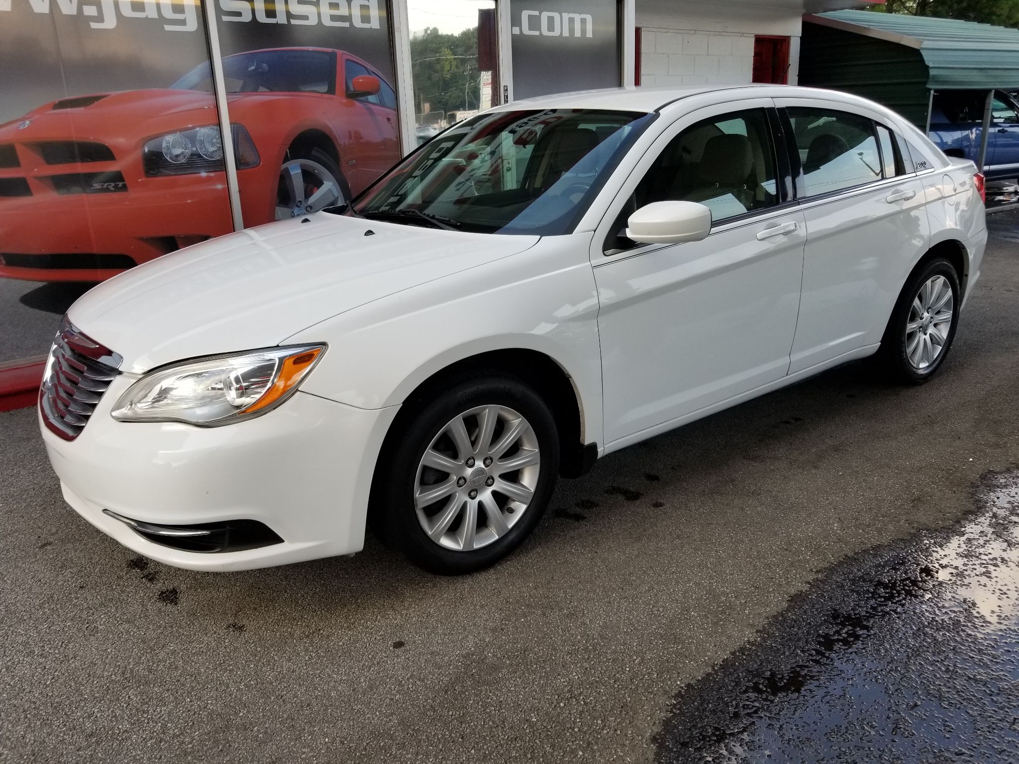 Chrysler 200: Loading Chrysler 200: Loading