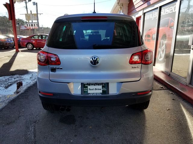 2011 Volkswagen Tiguan SE w/Sunroof & Navi