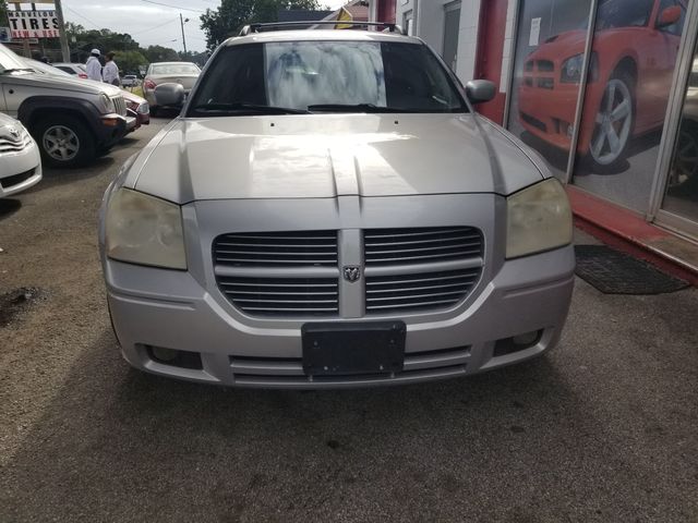 2005 Dodge Magnum SE